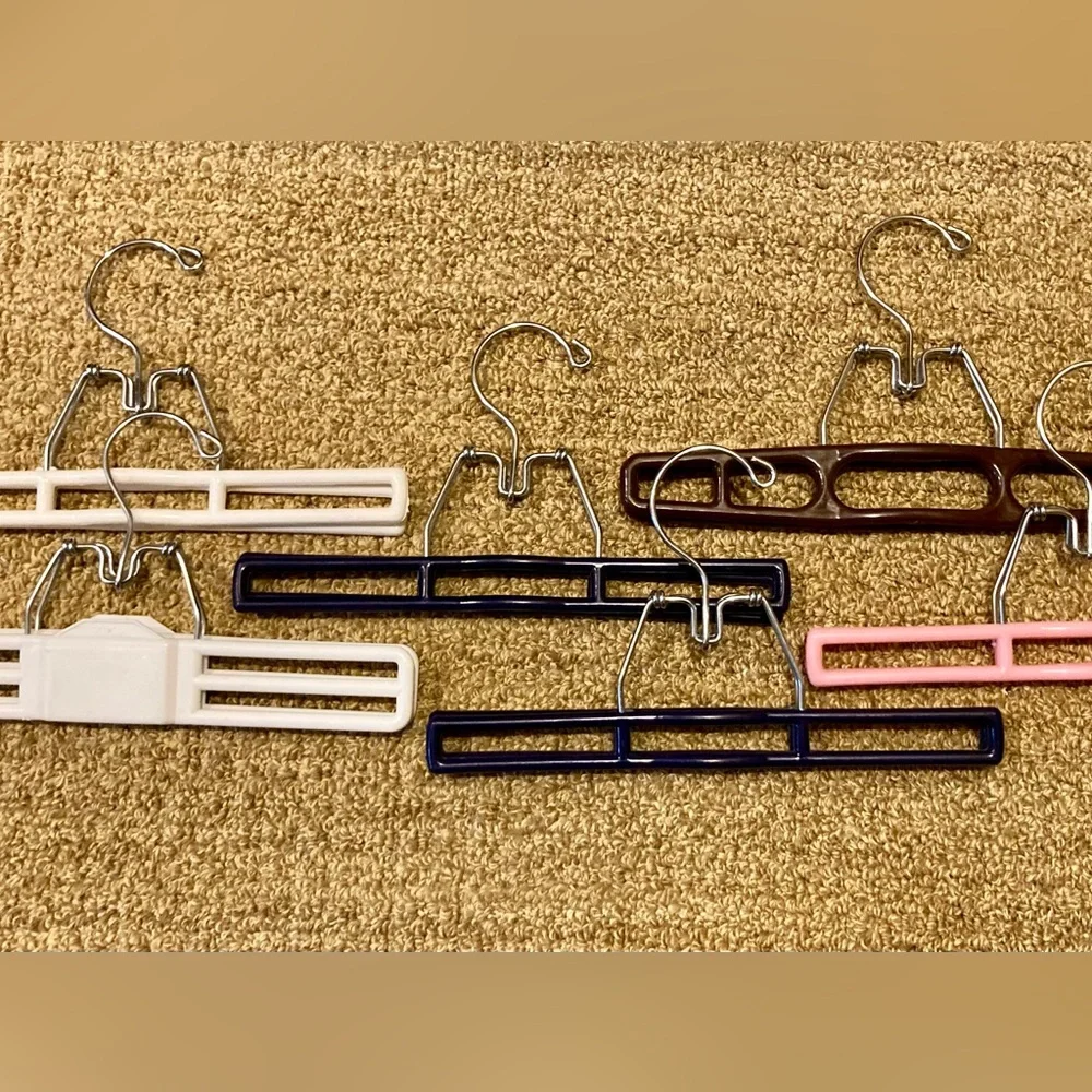 6 Pant Hangers, plastic